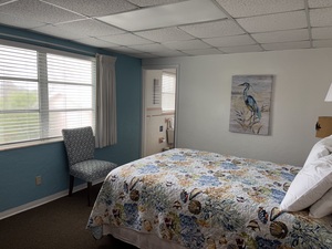 Master Bedroom with 1 Queen Bed, Beach-themed Quilt and Artwork
