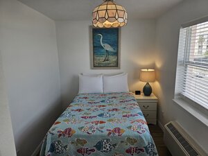 Room 32 double bed, picture with Blue Heron