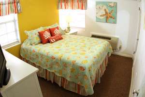 Charming GARDEN View COTTAGE #1 or #2 - Cute and Colorful - Furnished with 2 Double Beds During the Summer Photo 1