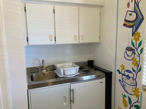 Fully-equipped, small kitchen