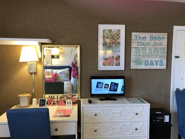 Rm 9 or 11 - Value Room - 2 Double Beds - Street/Parking View. Ideal for Travelers on a Tight Travel Budget Photo 2