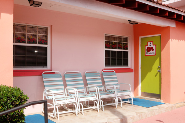 Charming GARDEN View COTTAGE #1 or #2 - Cute and Colorful - Furnished with 2 Double Beds During the Summer Photo 5