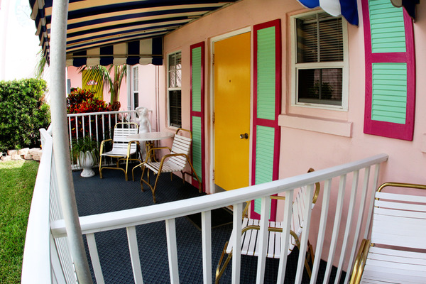 PET-FRIENDLY Charming COTTAGE #3 or #4 with Private Patio Photo 6