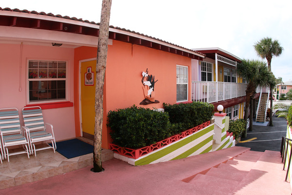 PET-FRIENDLY Charming COTTAGE #3 or #4 with Private Patio Photo 2