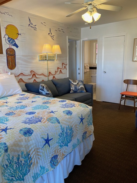 Rm 14 - Fun, Beach-Themed Small Suite Photo 1