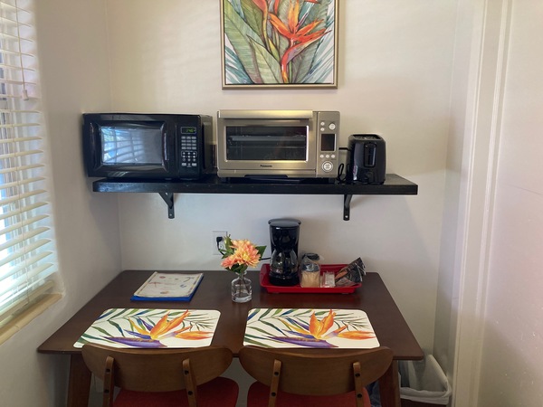 Rm 14 - Fun, Beach-Themed Small Suite Photo 3