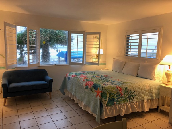 Studio #27 -OceanFRONT Efficiency Studio with NEW King Bed Photo 1