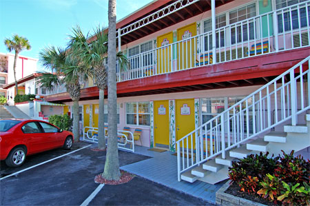 Rm #10 New Pillow-top KING Bed and Colorful, New Furnishings. 1st Floor. Street View. Photo 3