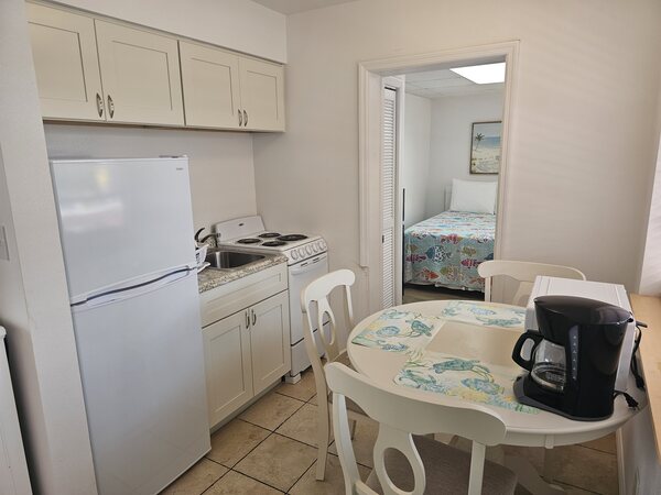 Rm 31 or 33 - Poolside Ocean View One Bedroom Suite Photo 3