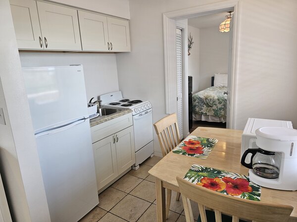 Rm 31 or 33 - Poolside Ocean View One Bedroom Suite Photo 5