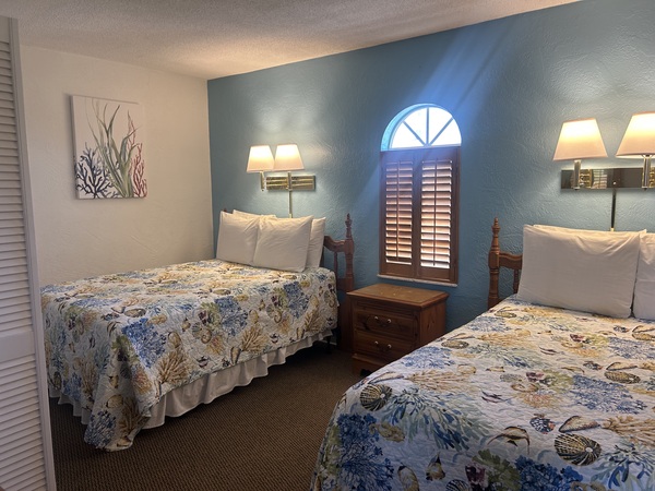 Room 50 - 2nd bedroom with 2 double beds