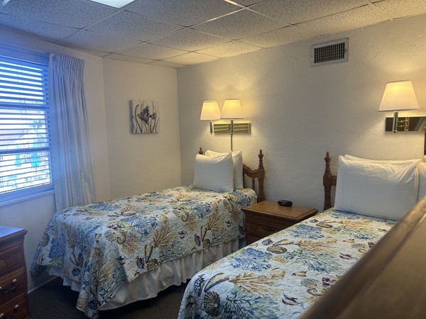 Room 50 3rd bedroom with 1 double bed and 1 twin bed