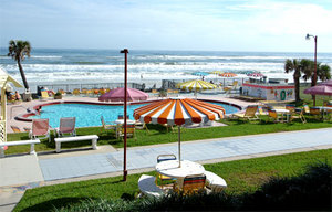 Studios #42 or #47 - OceanFRONT Poolside Studio with Private Patio or Balcony Photo 2