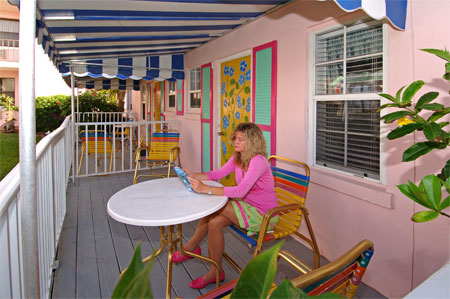 Charming GARDEN View COTTAGE #1 or #2 - Cute and Colorful - Furnished with 2 Double Beds During the Summer Photo 2