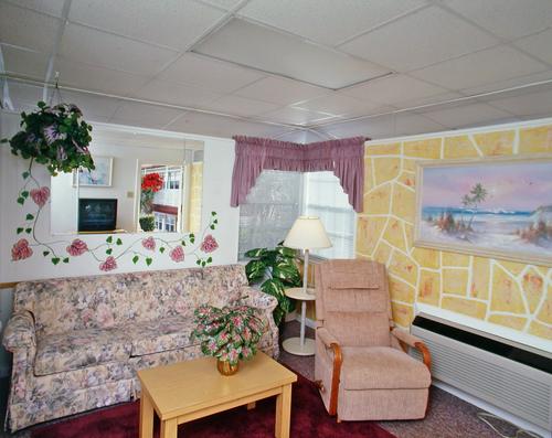 PET-FRIENDLY Charming COTTAGE #3 or #4 with Private Patio Photo 7